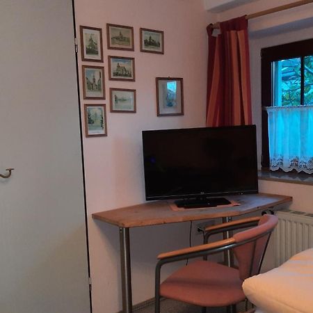 Hotel Garni & Oma'S Heuhotel 'Pension Zur Galerie' Barby Bagian luar foto