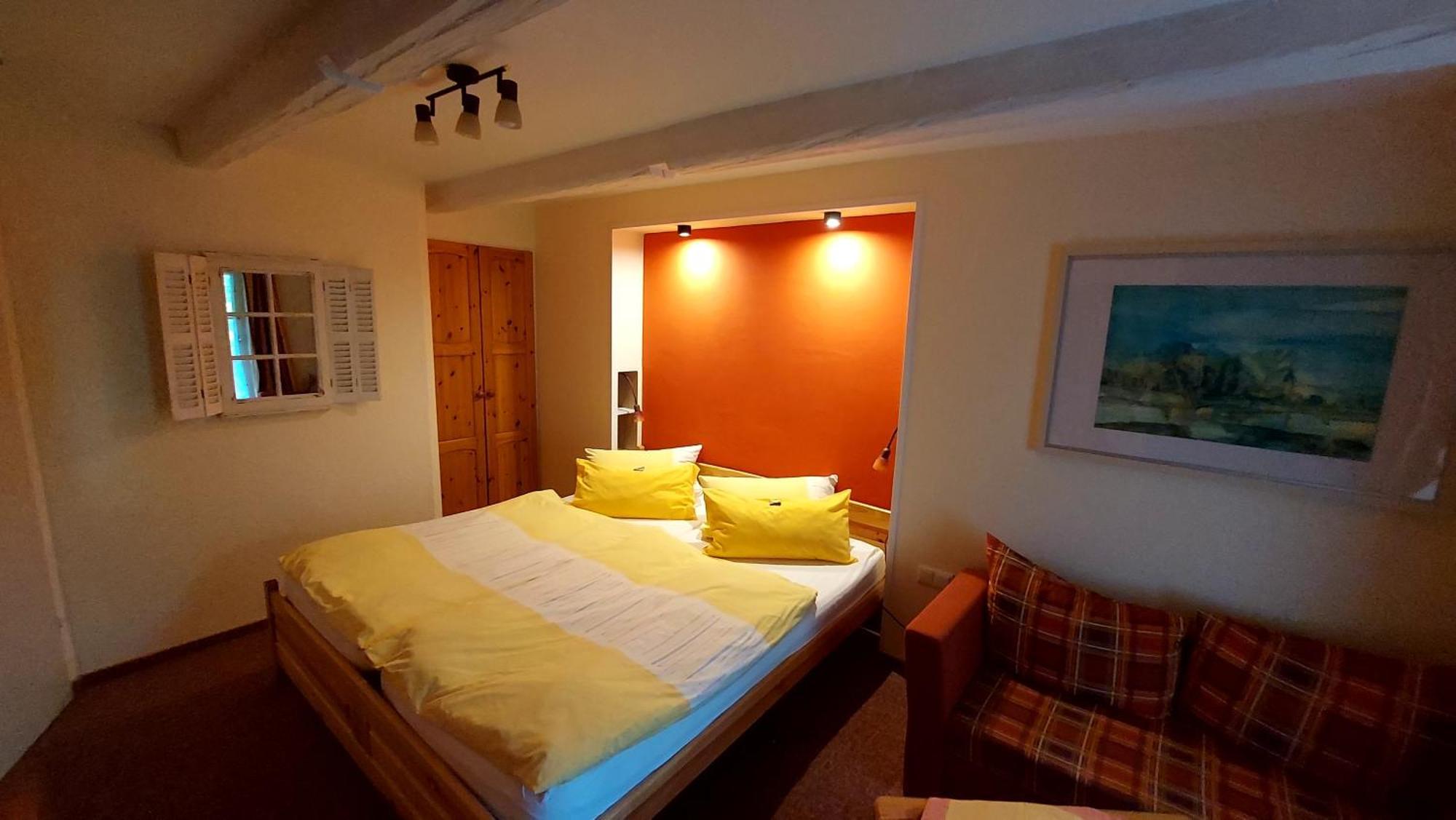 Hotel Garni & Oma'S Heuhotel 'Pension Zur Galerie' Barby Bagian luar foto